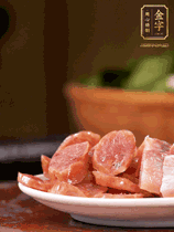 亿万28
咸肉、亿万28
香肠煮熟。咸肉切条、香肠切片备用。